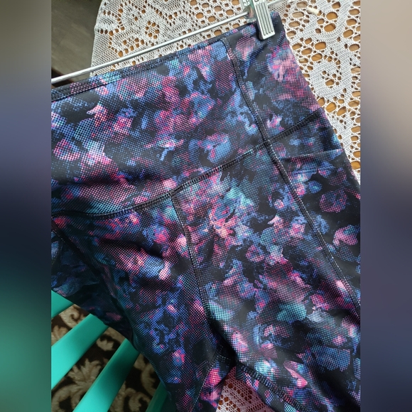 NWOT hit! Floral high waist Avia work out leggings - Picture 4 of 14